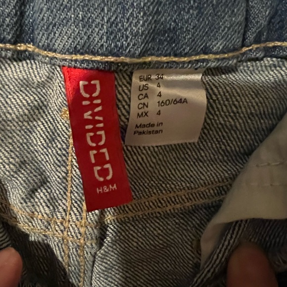 NWT H&M Divided distressed jean shorts - Picture 3 of 4